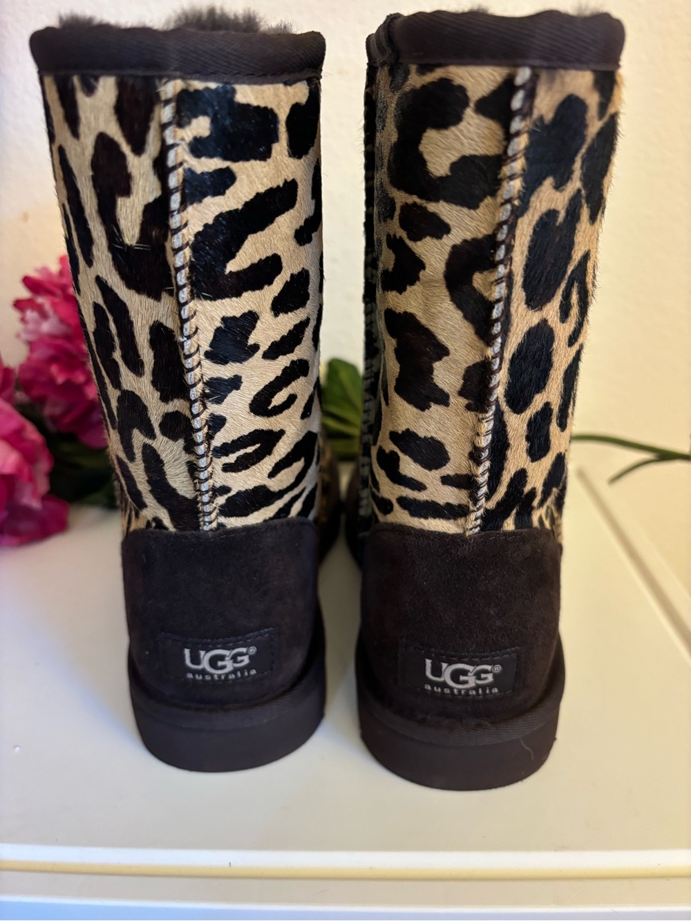 UGG Classic Short Leopard Print, Womens Size 6, Like New, In Original Box - Picture 6 of 11